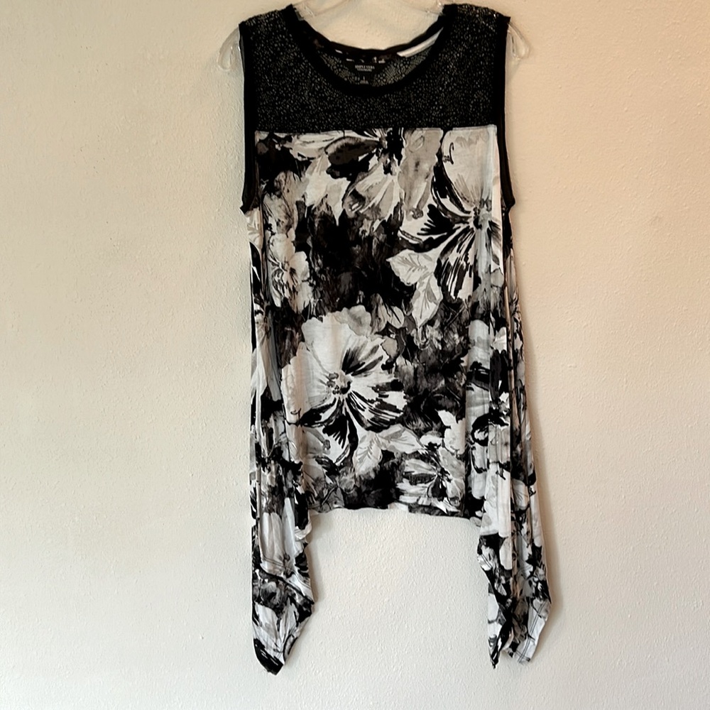 Simply Vera black gray and white sleeveless side drapes size L scoop neckline